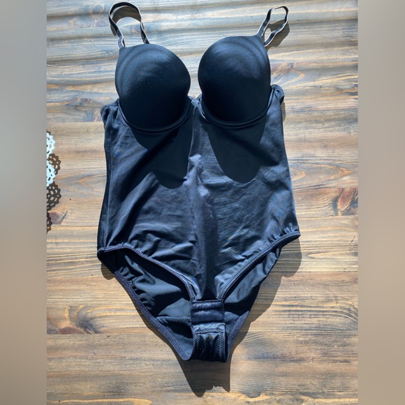 Flexees Black Nylon/Spandex Blend One Piece
Bodysuit Size 36 B - Picture 4 of 7